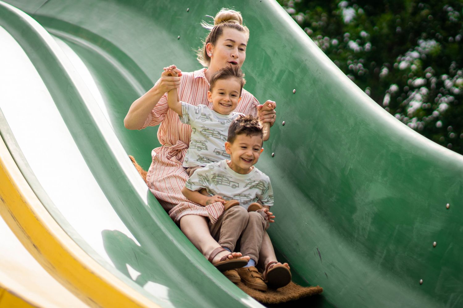 Riesenteppichrutsche auf dem Abenteuerspielplatz © Bubenheimer Spieleland